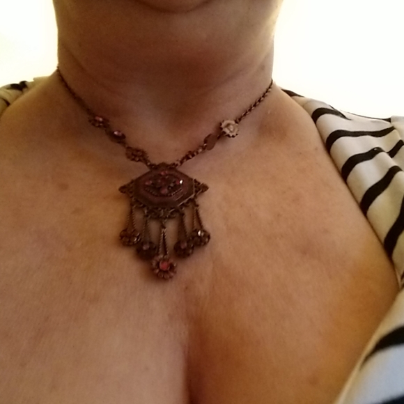 Bronze tone red jeweled Victorian drop necklace - Picture 7 of 8